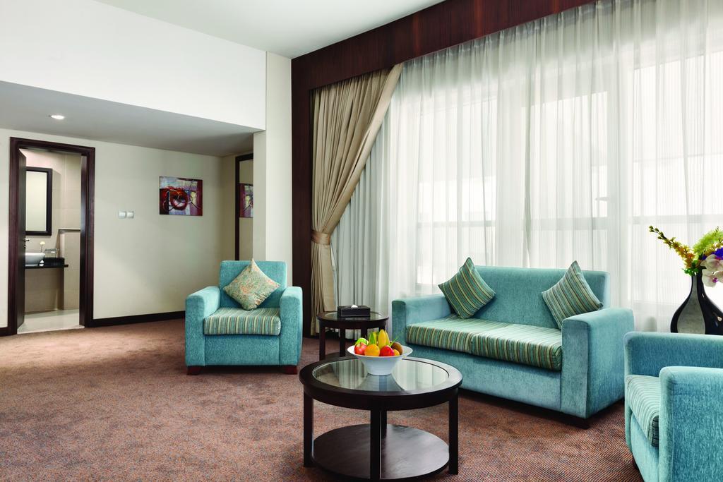 Готель Ramada By Wyndham Dubai Deira Екстер'єр фото